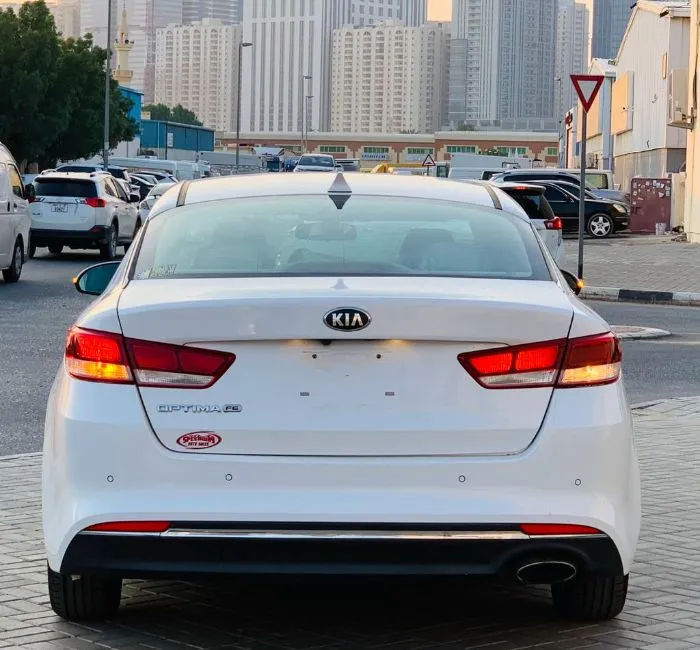 Kia Optima 2.4L LX Image 2